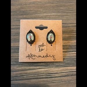 Dainty Vintage Eiffel Tower Earrings